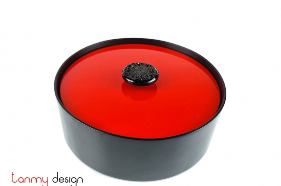 Black round box with pattern horn knob